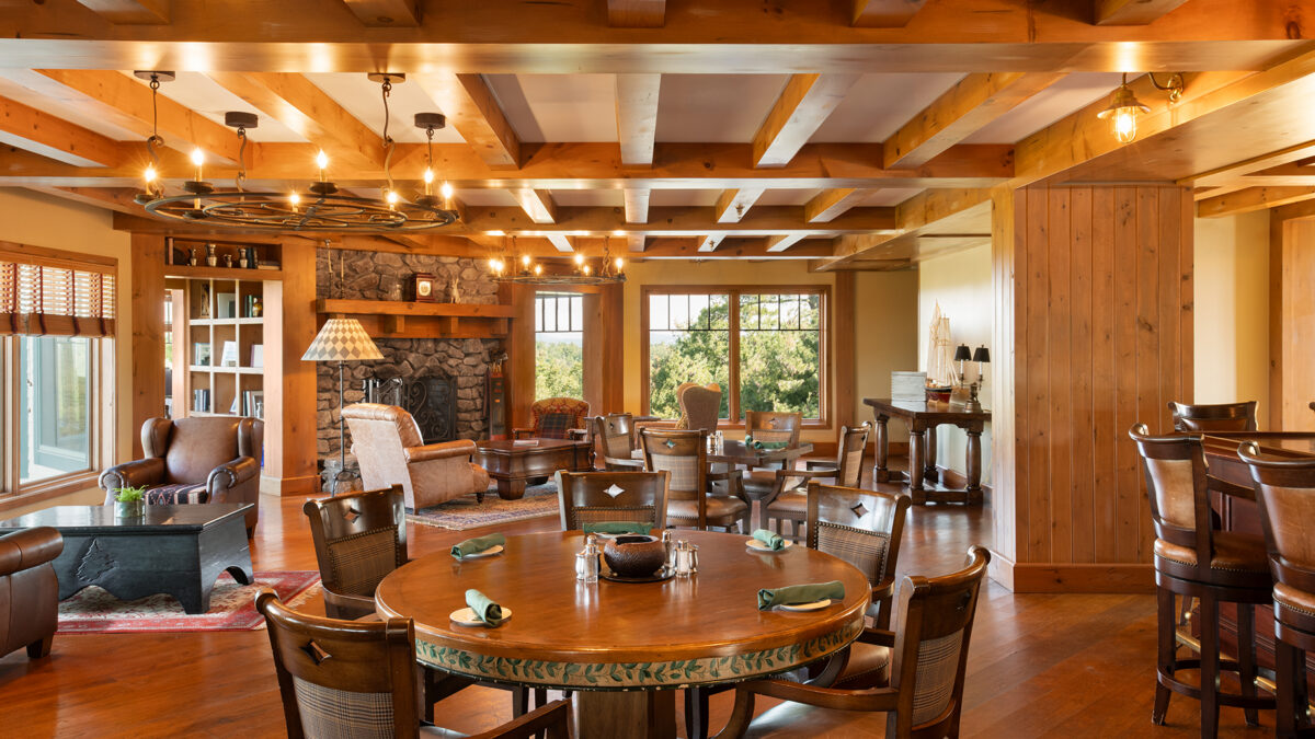 The lounge and bar in the clubhouse at Lake Winnipesaukee Golf Club.