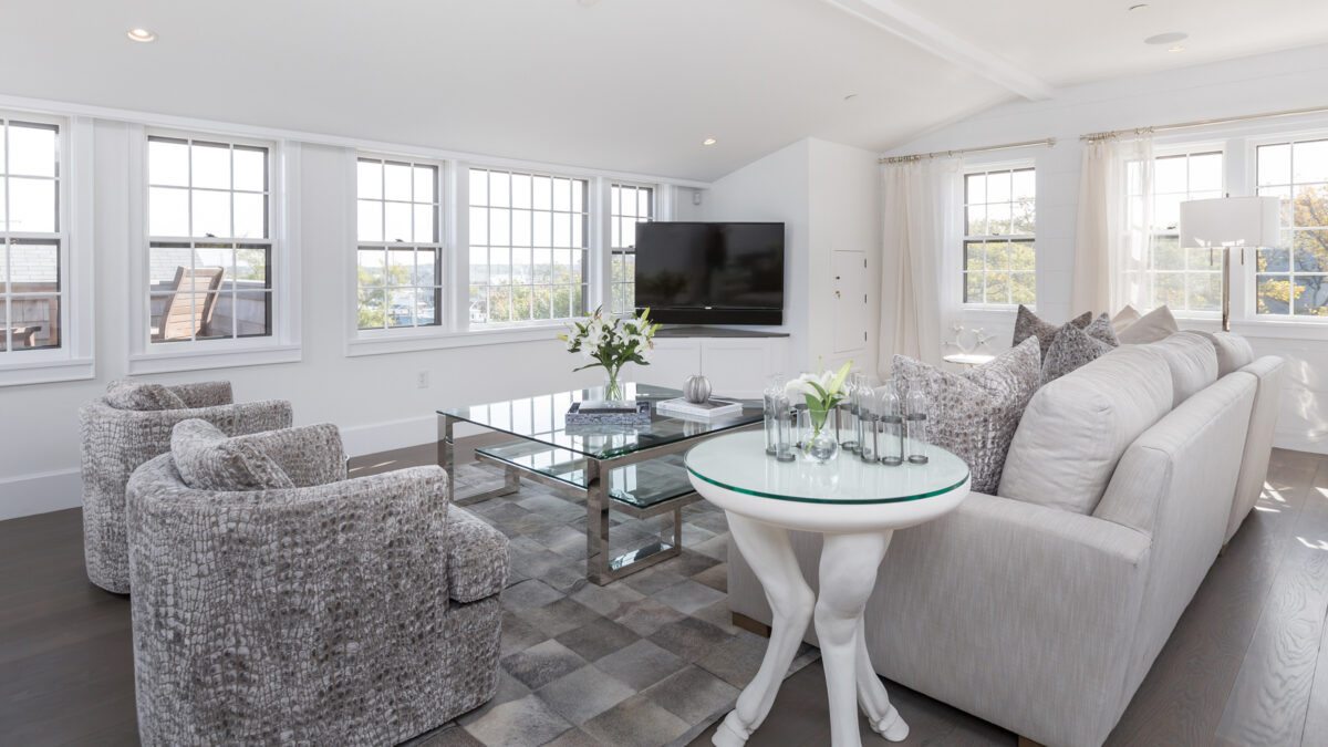 20 Straight Wharf in Nantucket - Penthouse Living Room
